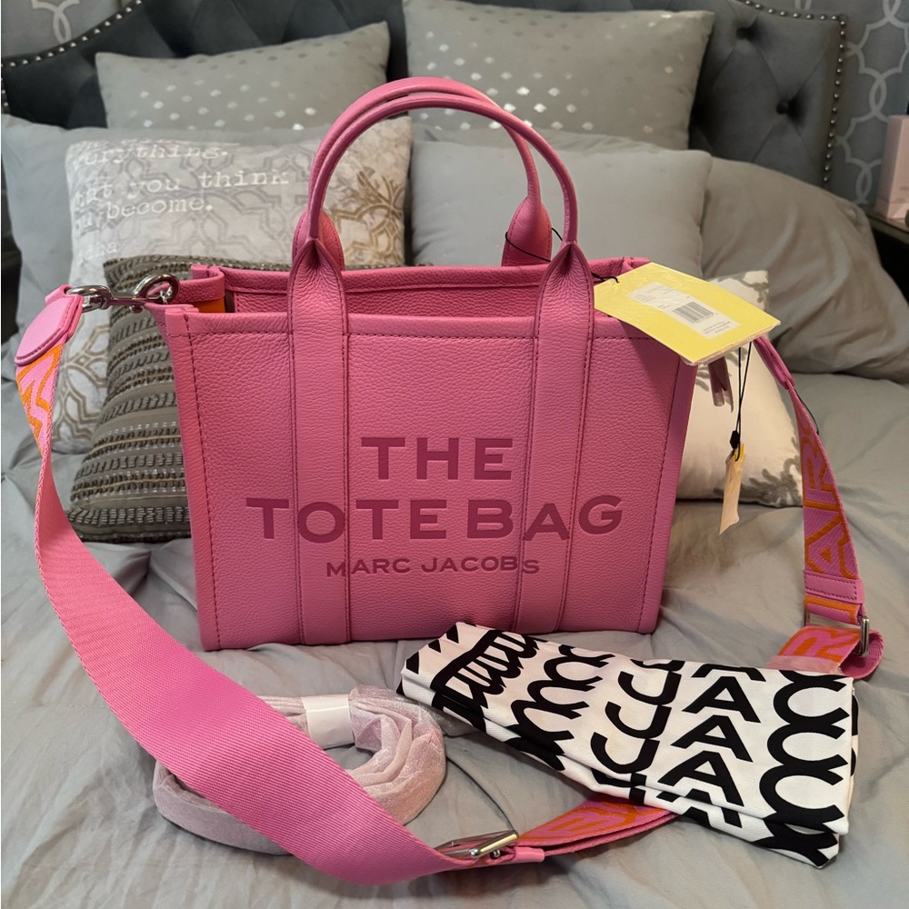 Marc Jacobs The Tote Medium Candy Pink and extra strap